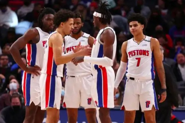 果然！利兹联主场3-1爆冷击败切尔西，利物浦范戴克和萨拉赫下滑