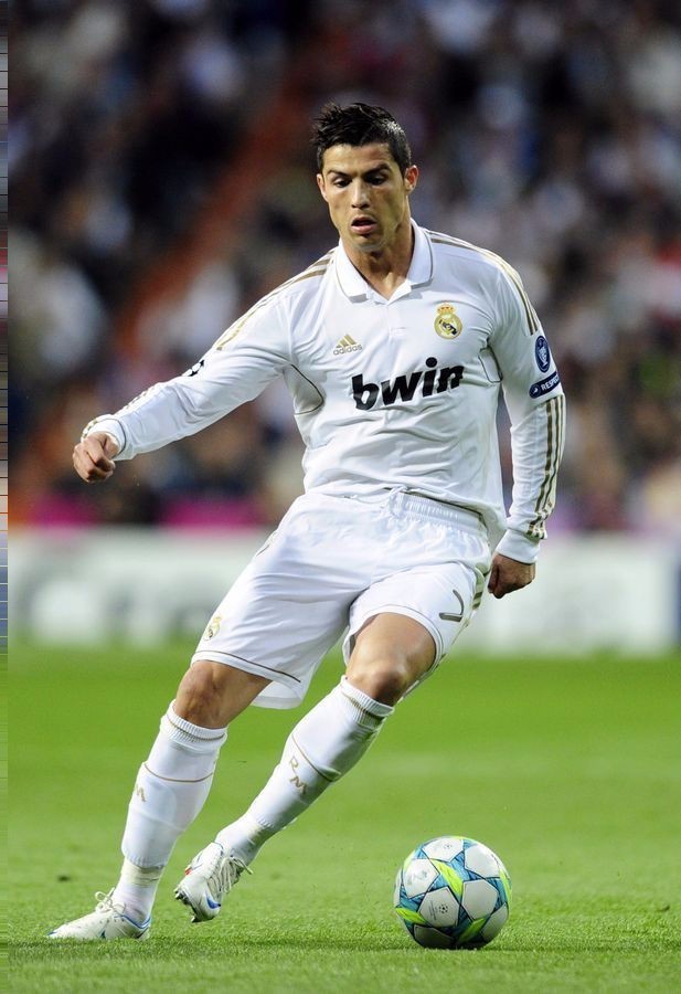 詹姆斯空砍准三双，15篮板大幅刷新个人赛季新高