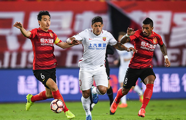 阿莫林谈霍伊伦德进球荒：球队没给予支持，曼联需要改变战术