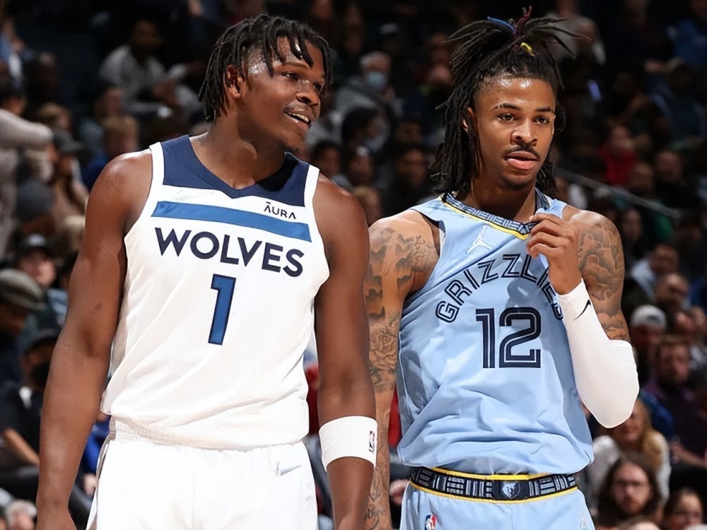 詹姆斯助攻队友完成精彩扣篮