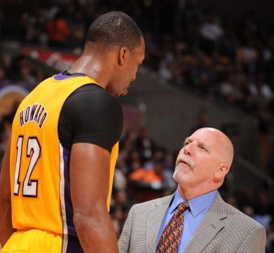 哈登生涯3次单场10+三分，与拉文和JR并列历史第四位