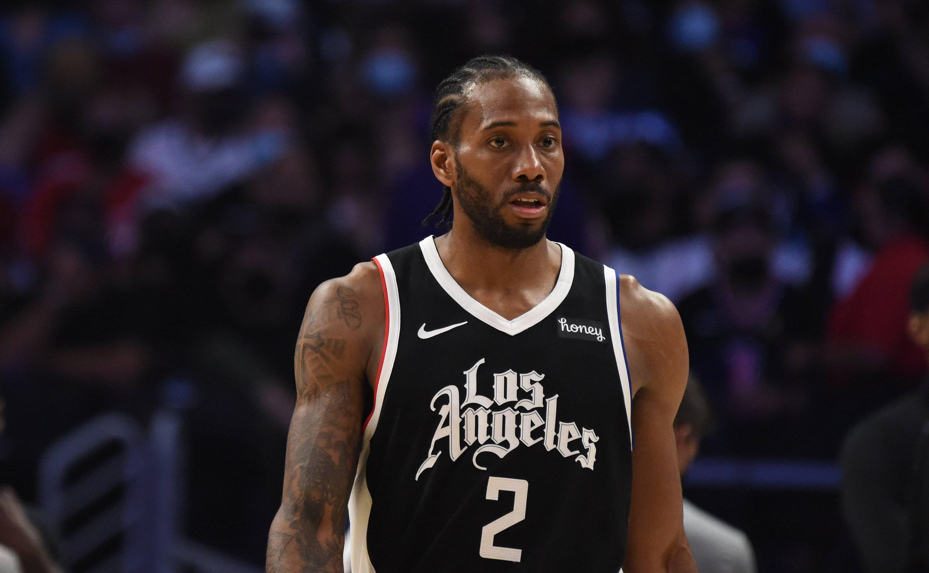 详解棒球规则中的合法投手板接触定义及投手重心移动对犯规的界定