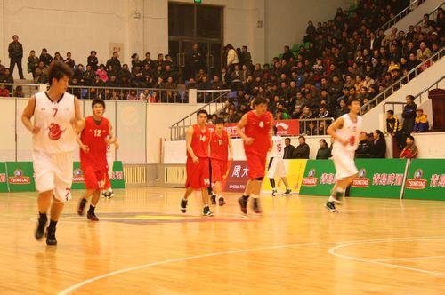 [网球]头号种子成功晋级 菲斯惊险过关