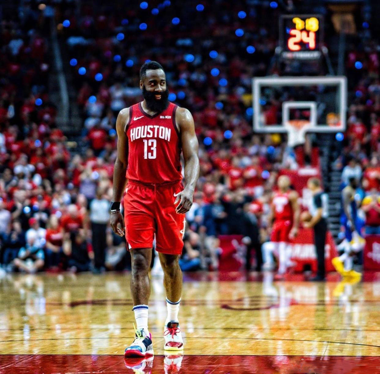 多森穆超远压哨！折叠命中logo三分这位置似曾相识