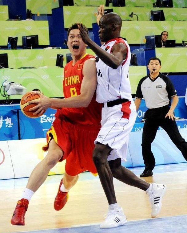 篮球——NBA常规赛：勇士胜活塞