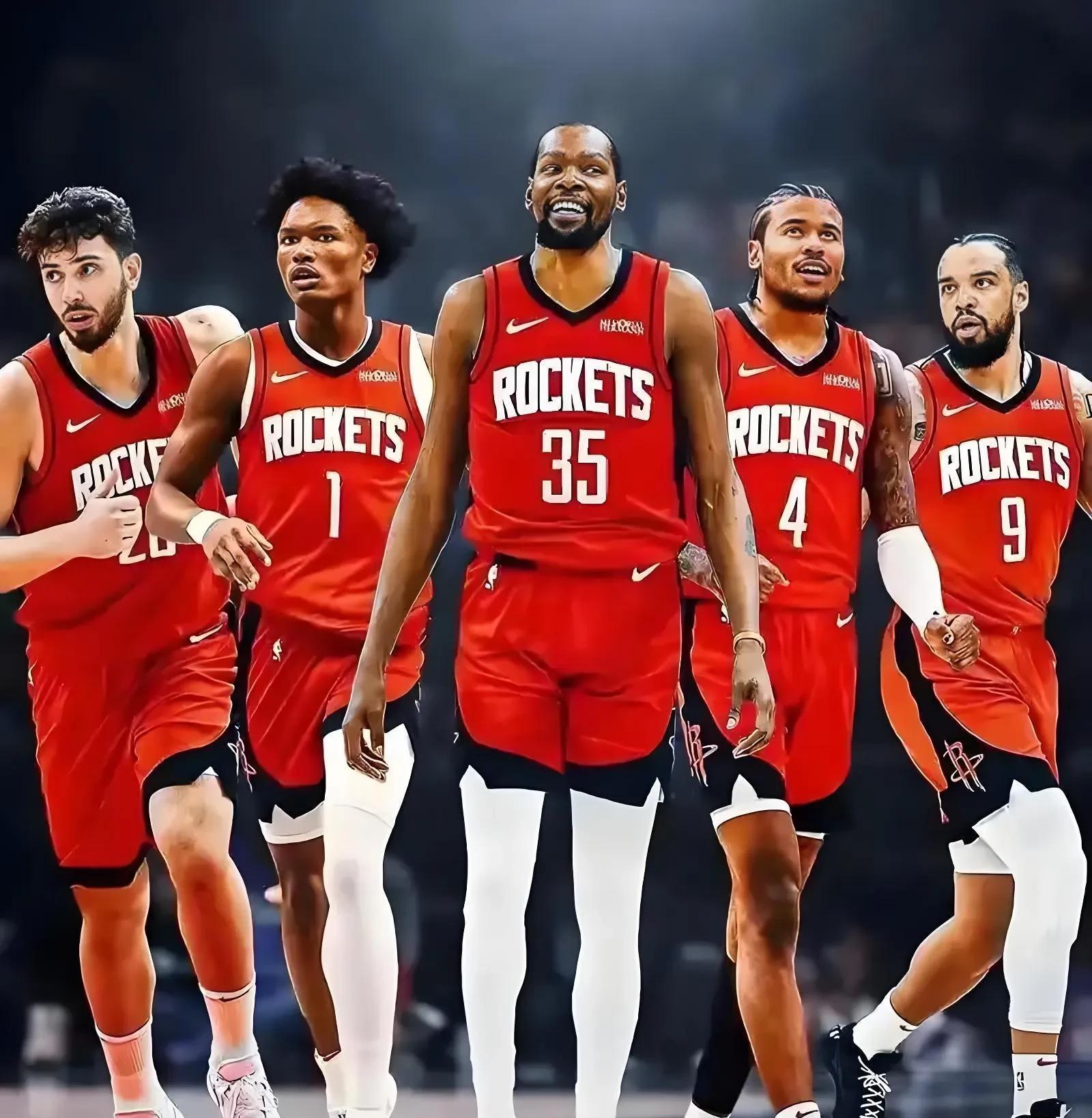 维尼修斯和阿森纳U16球员合影，2米法国门将抢镜