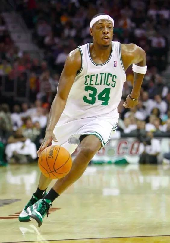 NEW ERA 携手 PlayStation 推出三十周年联名系列！