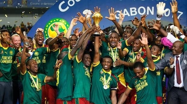 纽约大都会在 2024 年季前发布了全新的带有科技感的复古球衣款式